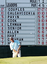 Freddy Chips in on the 18th hole at the AT&T Championship.